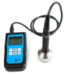 Vessel for adjustment and calibration of humidity